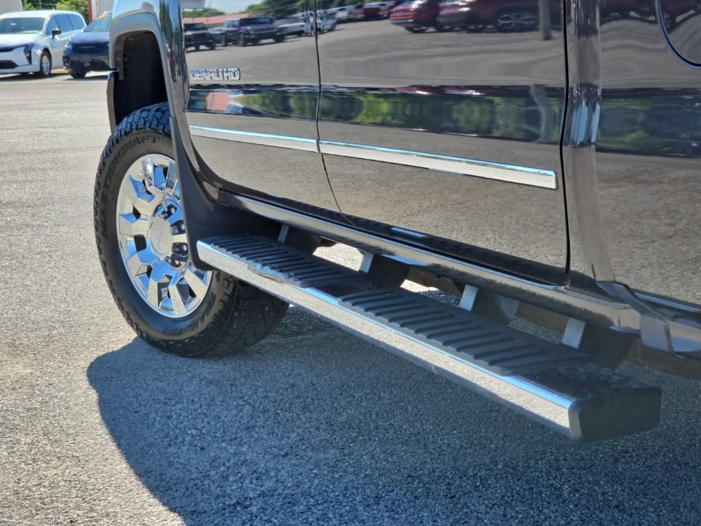 Used 2016 GMC Sierra 2500 Denali w/ Duramax Plus Package AWD/4WD image 11
