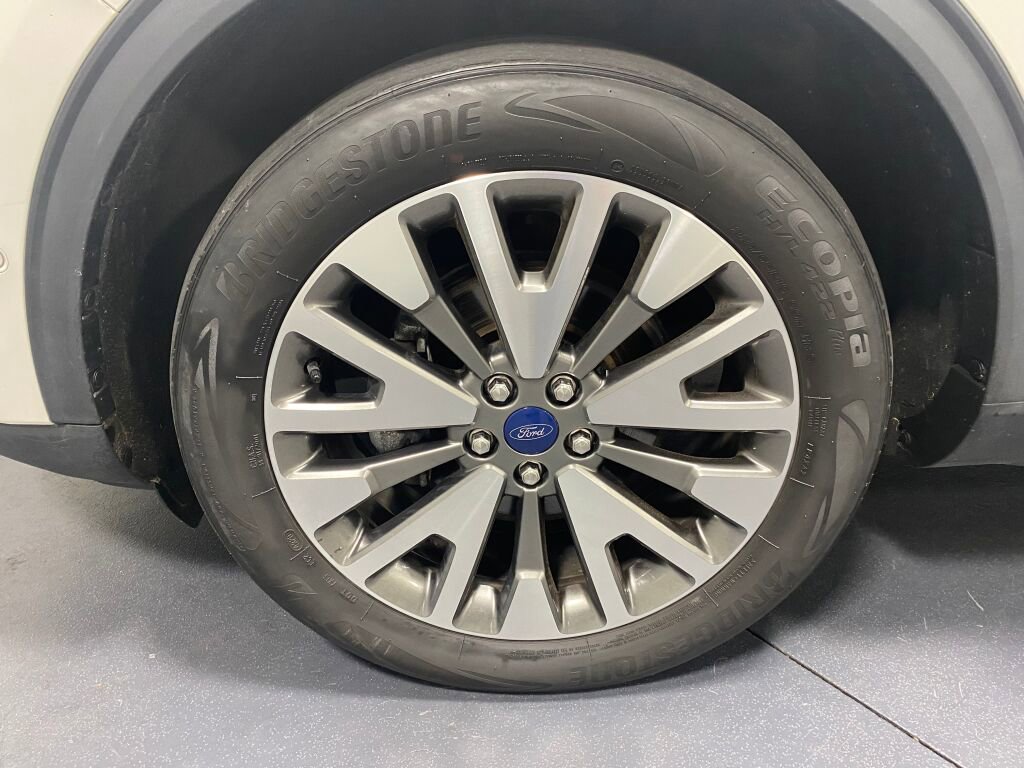 Used 2020 Ford Escape Titanium image 19