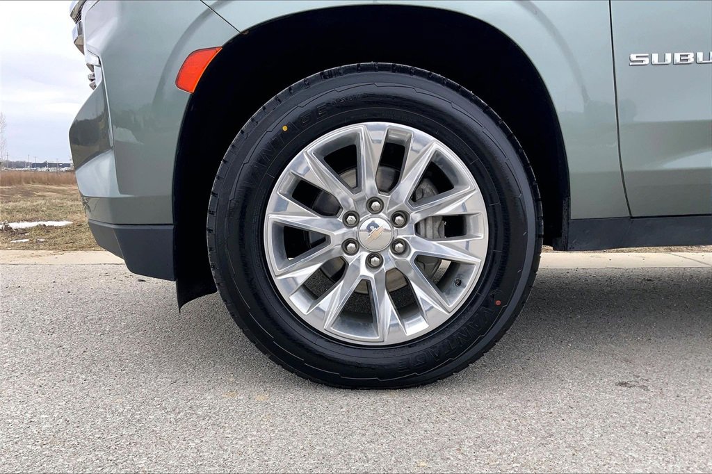 Used 2023 Chevrolet Suburban Premier image 25