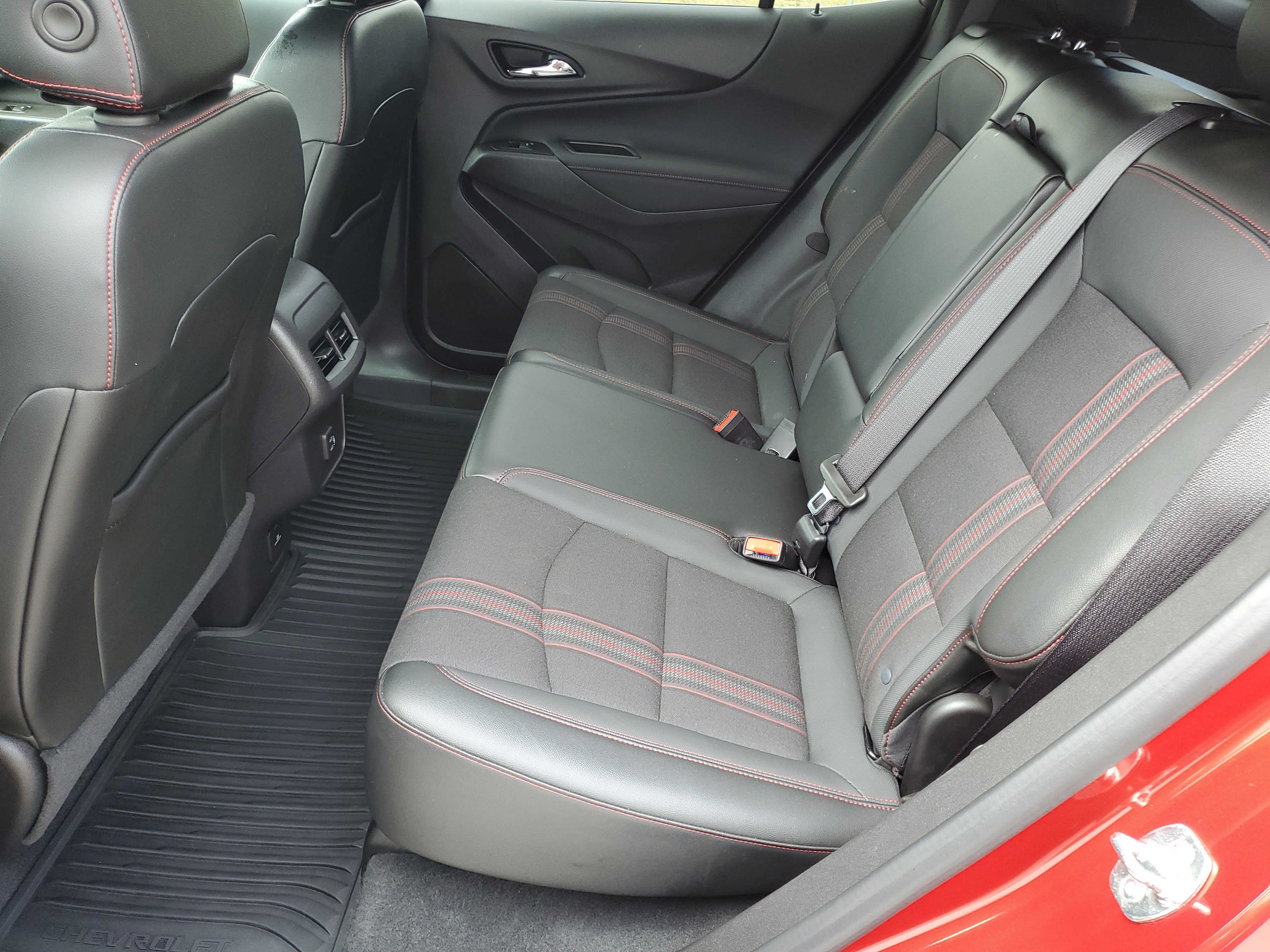 Used 2024 Chevrolet Equinox RS FWD image 28