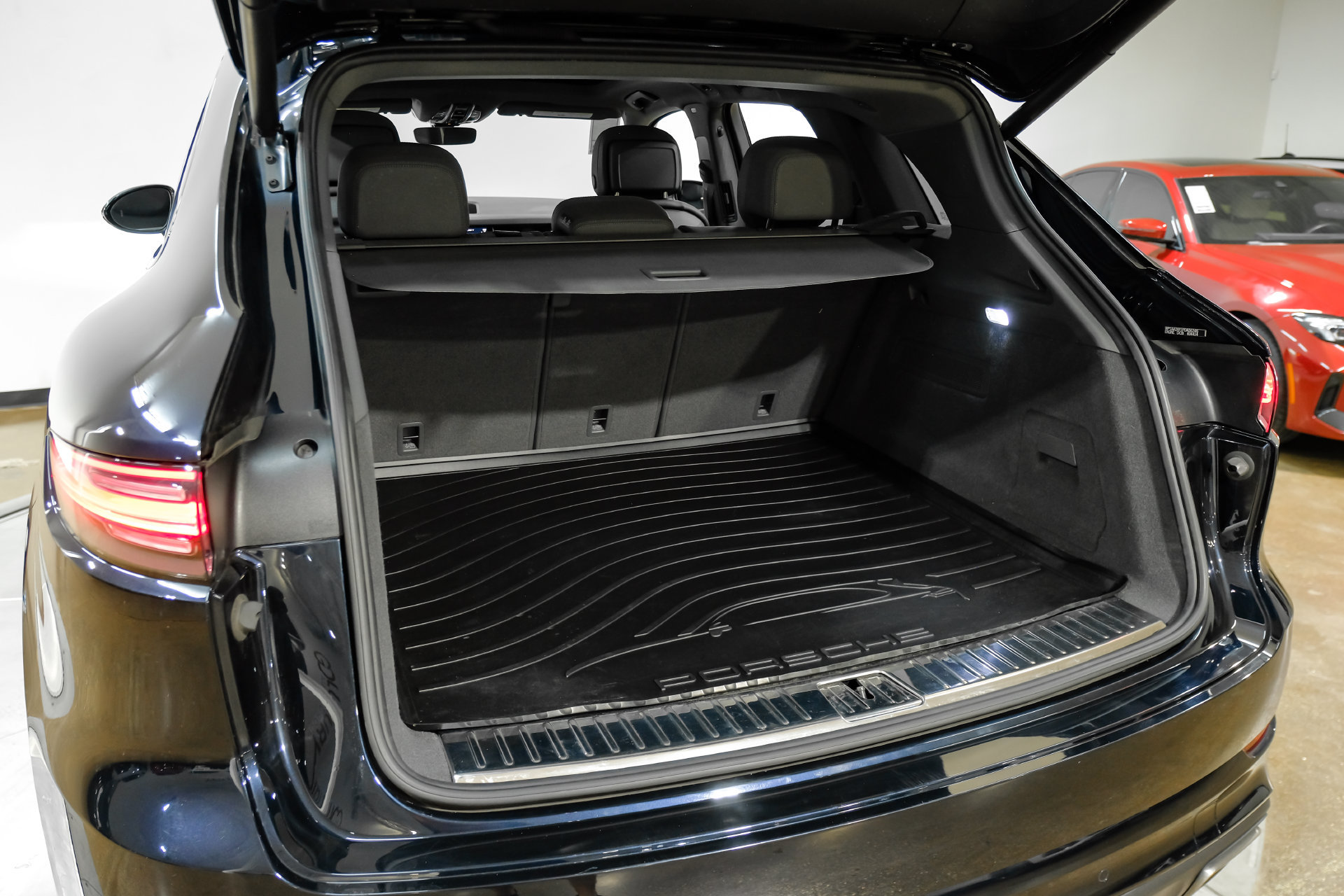 Used 2023 Porsche Cayenne AWD/4WD image 60