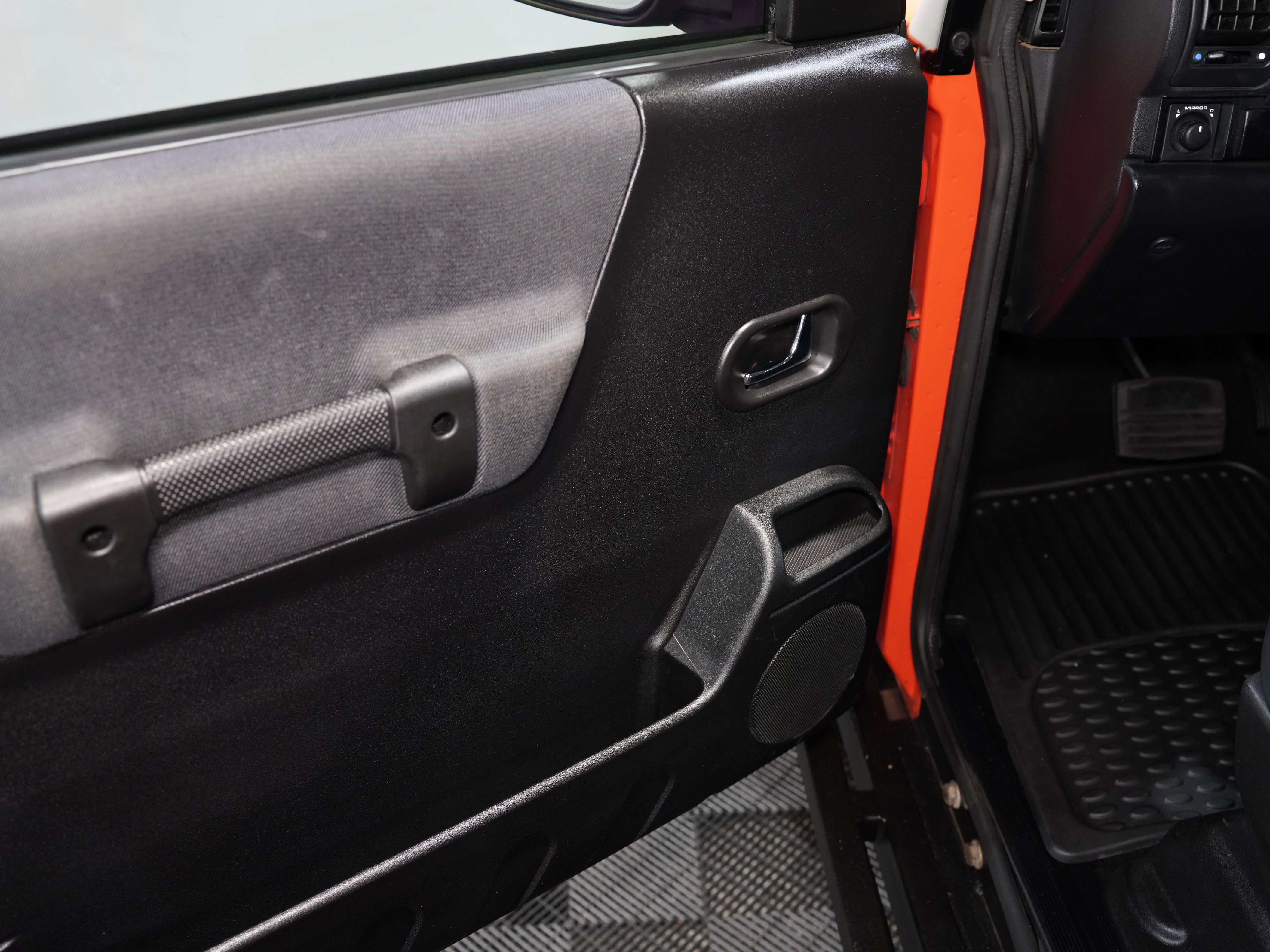 Used 2003 Land Rover Discovery S image 25