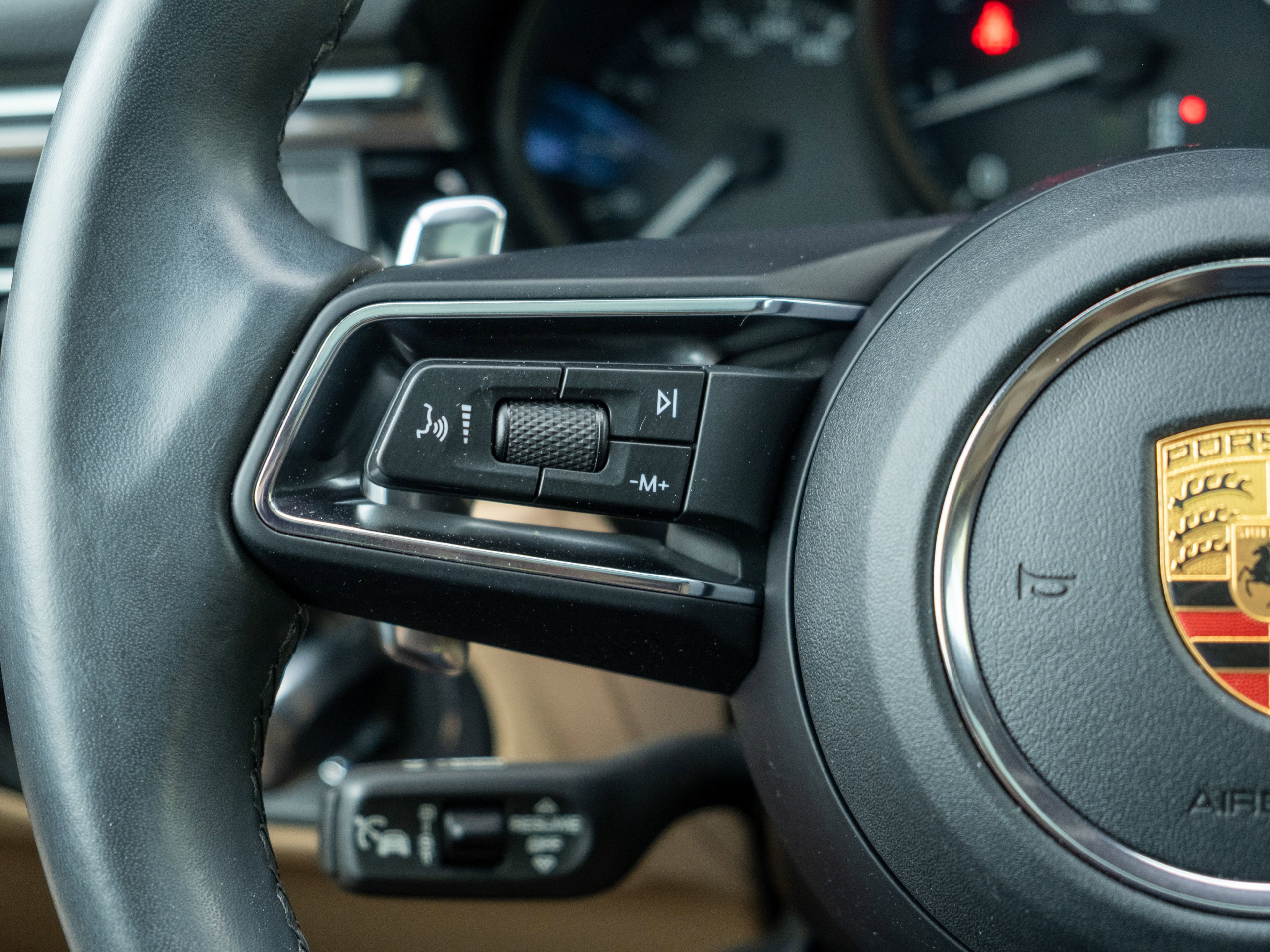 Certified 2023 Porsche Macan AWD/4WD image 21