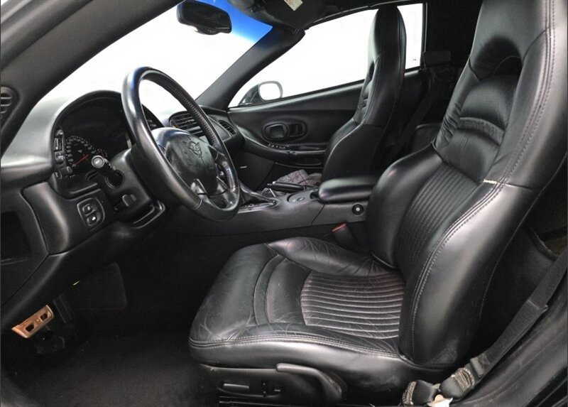 Used 2004 Chevrolet Corvette Convertible w/ Preferred Equipment Group RWD image 8