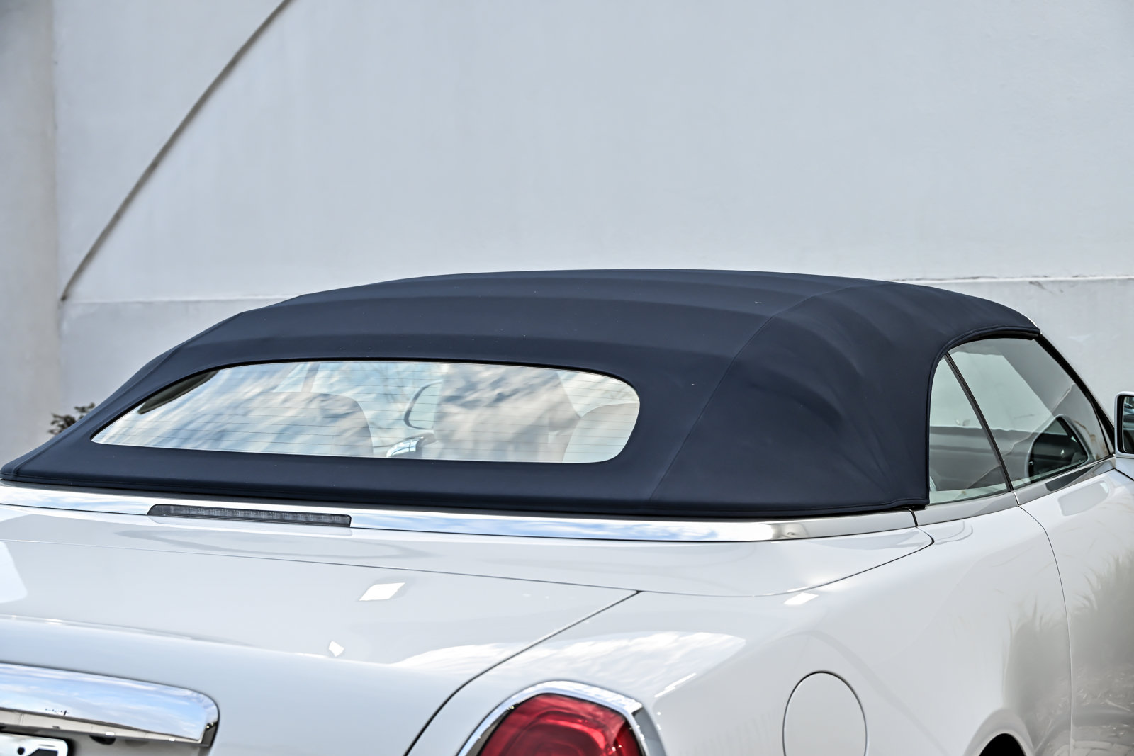 Used 2020 Rolls-Royce Dawn RWD image 18