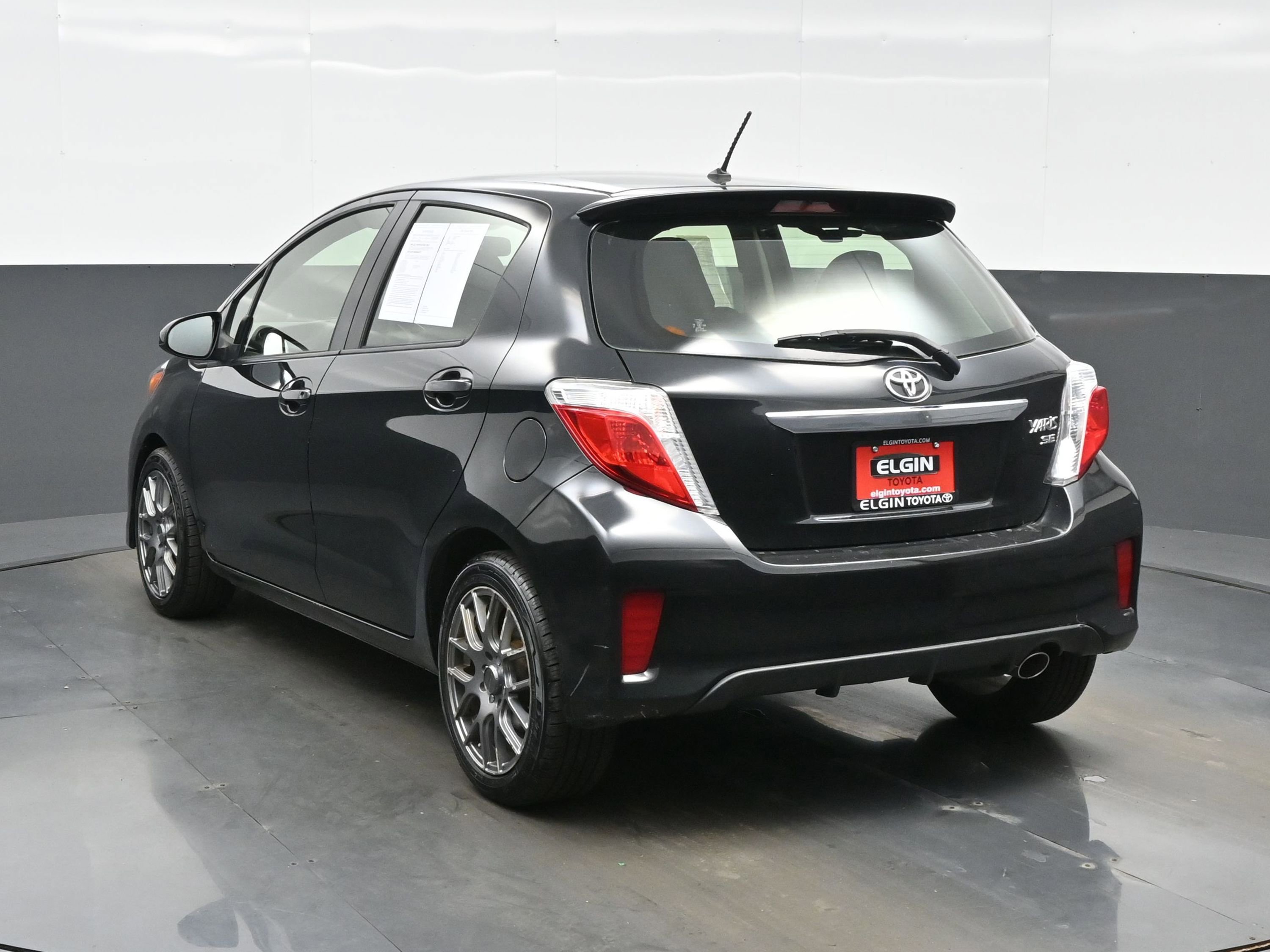 Used 2014 Toyota Yaris SE FWD image 4