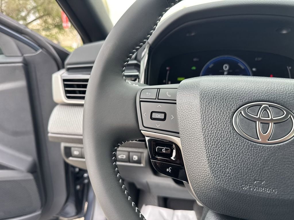 New 2026 Toyota Camry SE FWD image 17