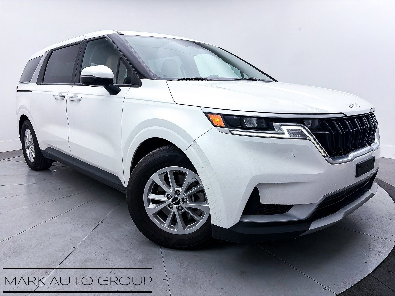 Used 2022 Kia Carnival LX video 1