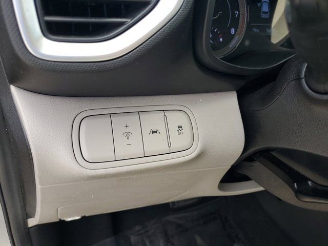 Used 2020 Hyundai Venue SEL image 16