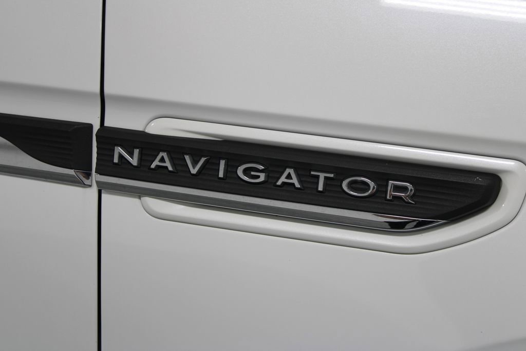 Used 2023 Lincoln Navigator Reserve image 13