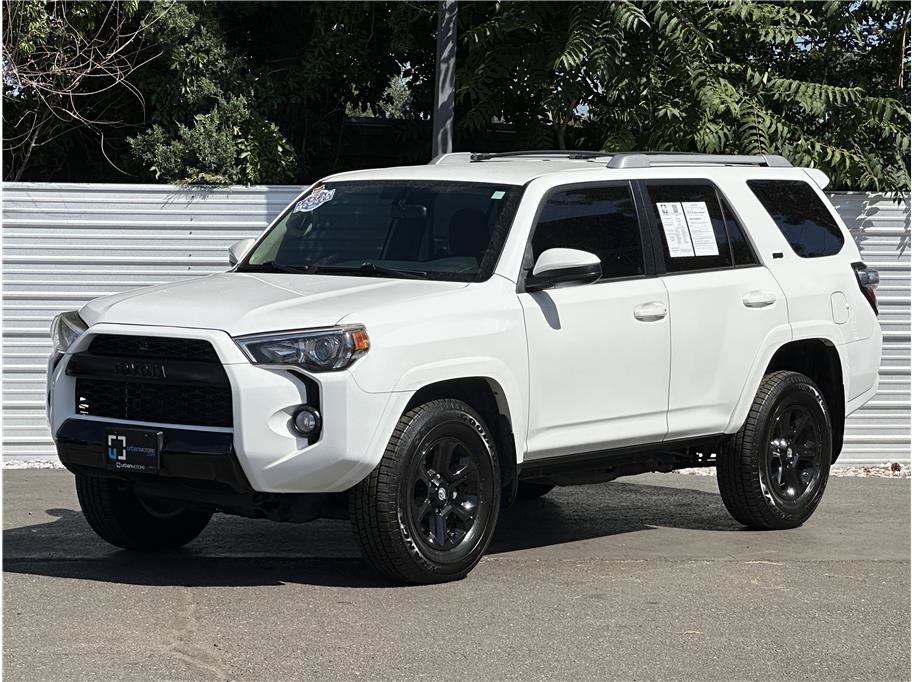 Used 2017 Toyota 4Runner SR5 AWD/4WD image 6