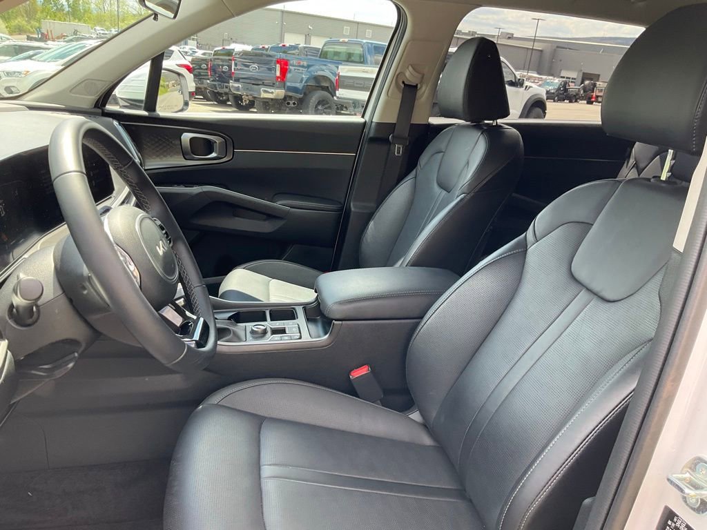 Used 2025 Kia Sorento S AWD/4WD image 17