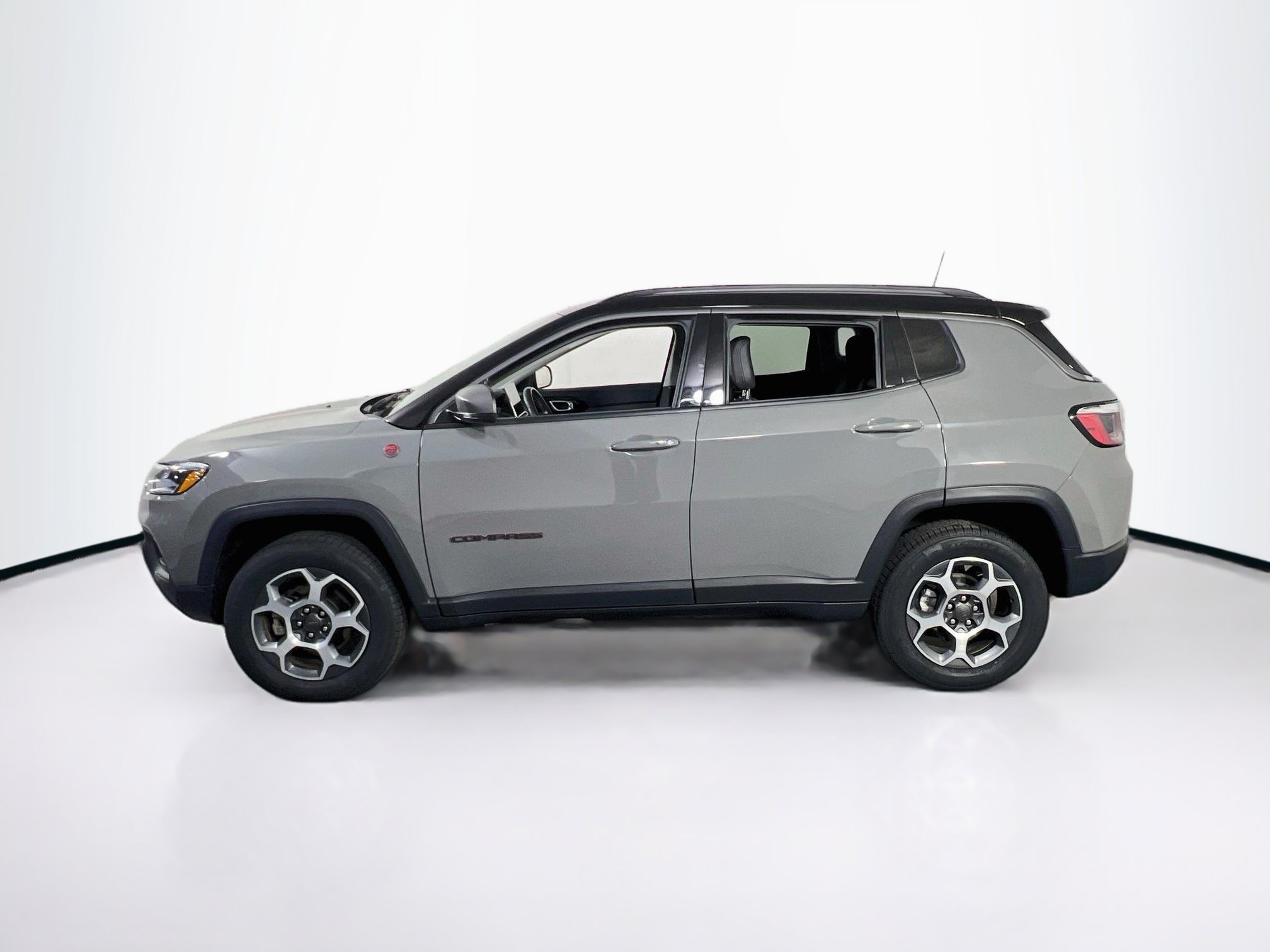 Used 2022 Jeep Compass Trailhawk w/ Trailhawk Convenience Group AWD/4WD image 8