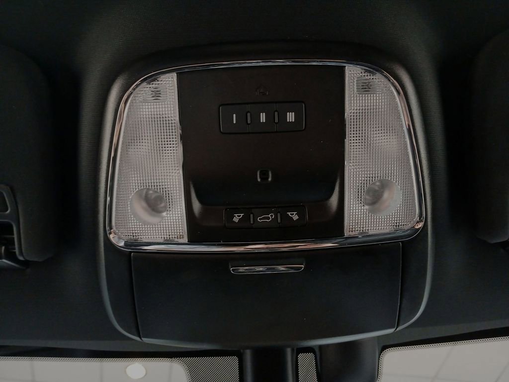 Used 2021 Jeep Grand Cherokee Freedom Edition RWD image 19