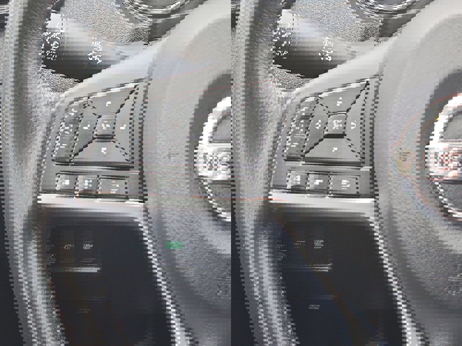 Used 2018 Nissan Rogue SV w/ Premium Package image 15