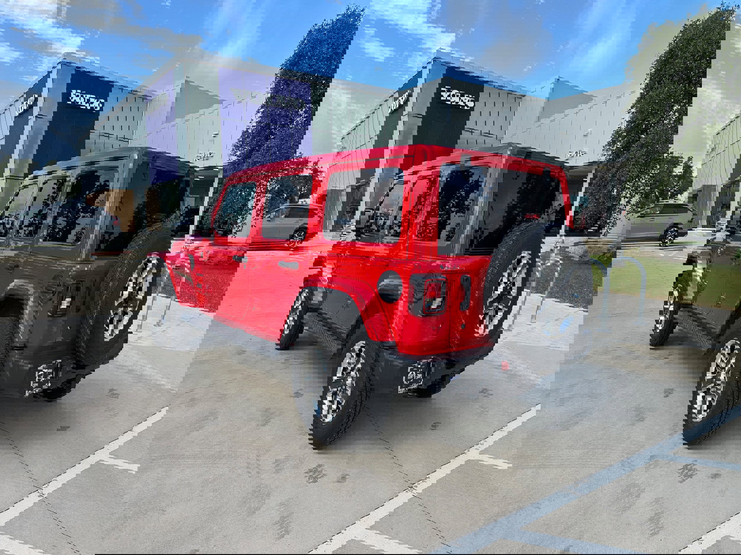 Used 2019 Jeep Wrangler Unlimited Sahara image 4