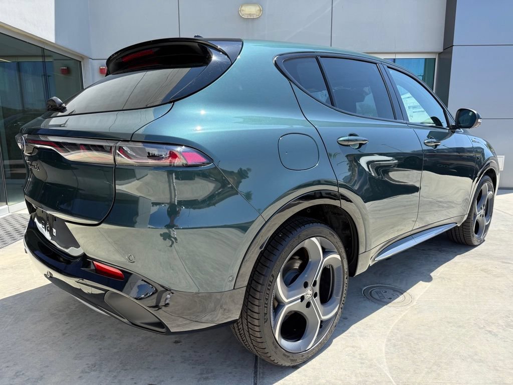 New 2026 Alfa Romeo Tonale w/ Active Assist Package AWD/4WD image 3