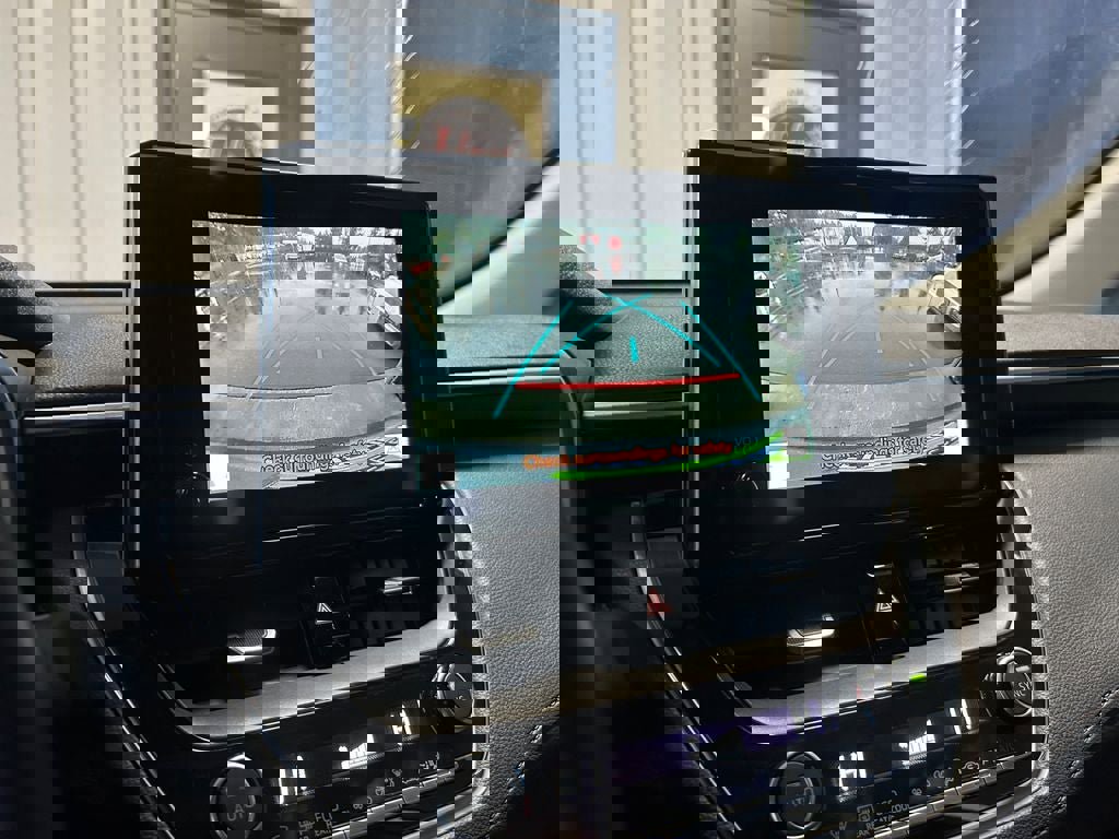 Used 2024 Toyota Corolla Cross XLE w/ Convenience Package image 19