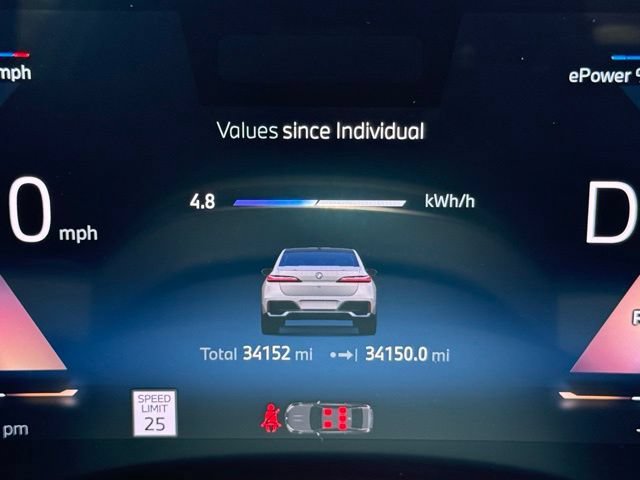 Certified 2023 BMW i7 xDrive60 AWD/4WD image 24