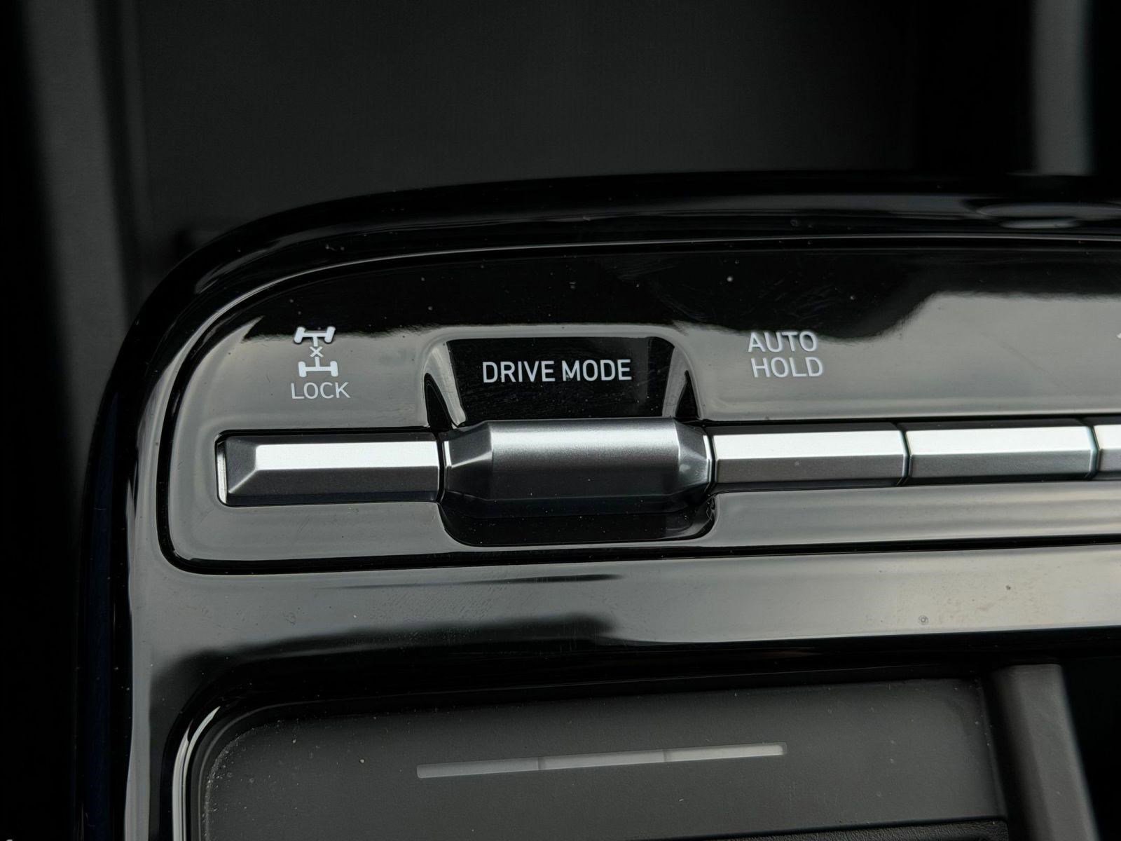 Used 2025 Hyundai Tucson Limited image 35