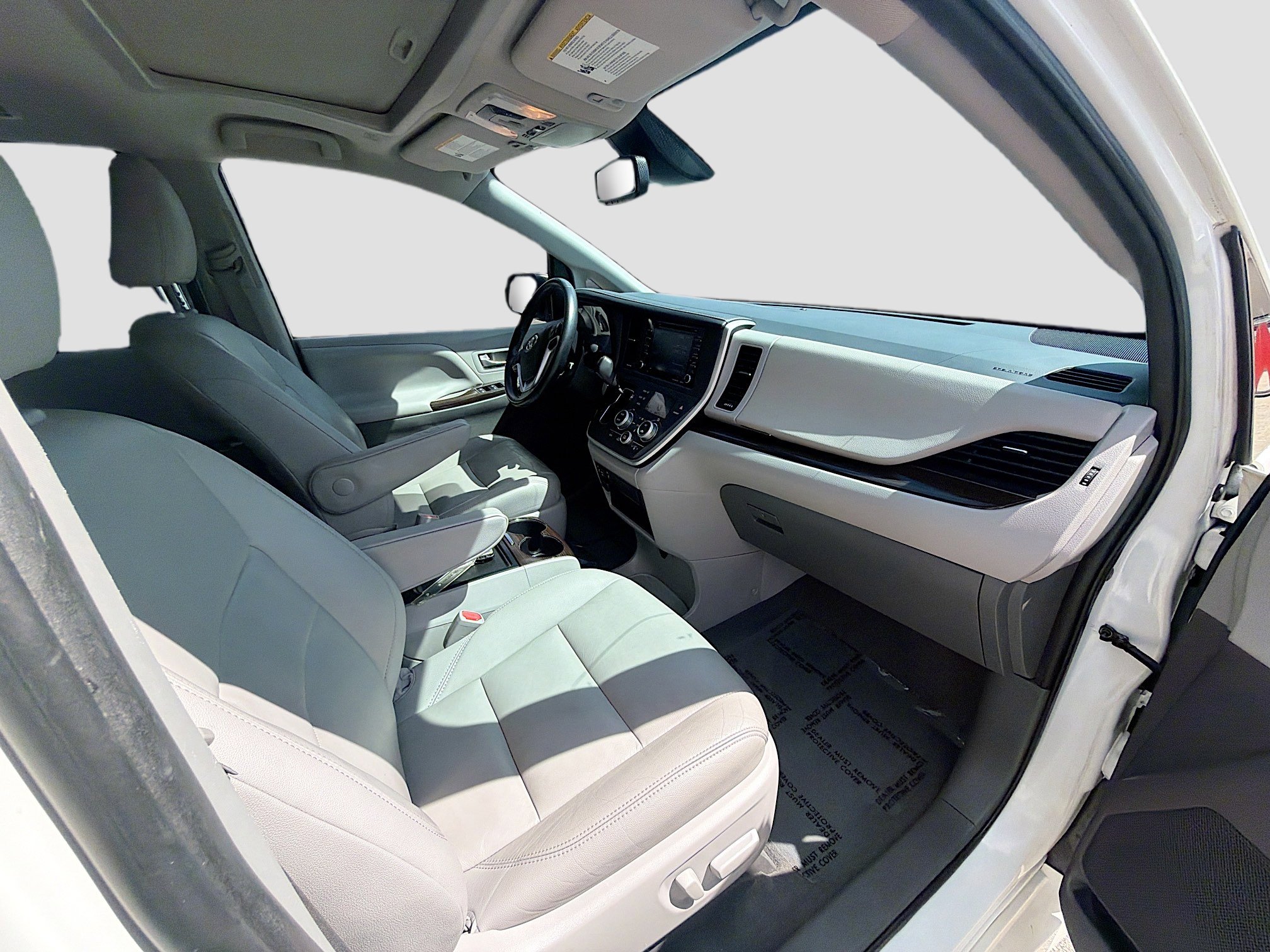 Used 2020 Toyota Sienna XLE image 30