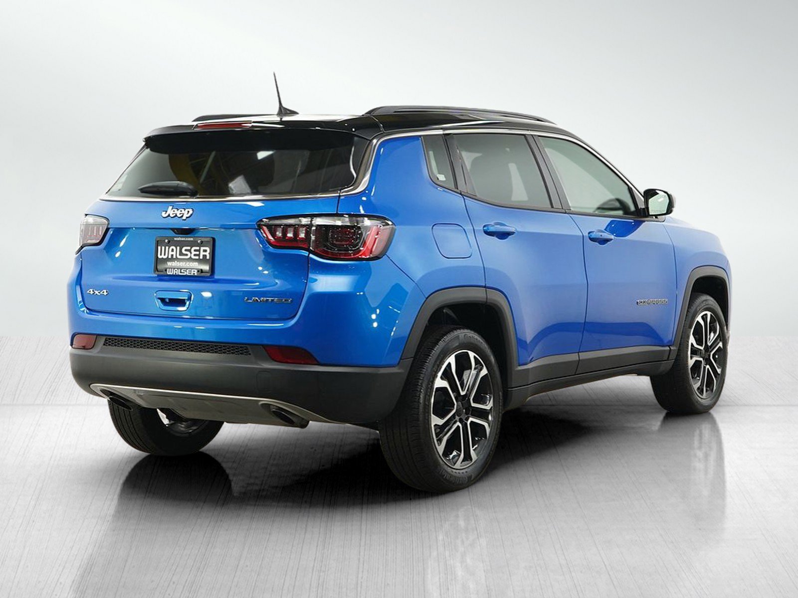 Used 2023 Jeep Compass Limited w/ Sun and Sound Group AWD/4WD image 5