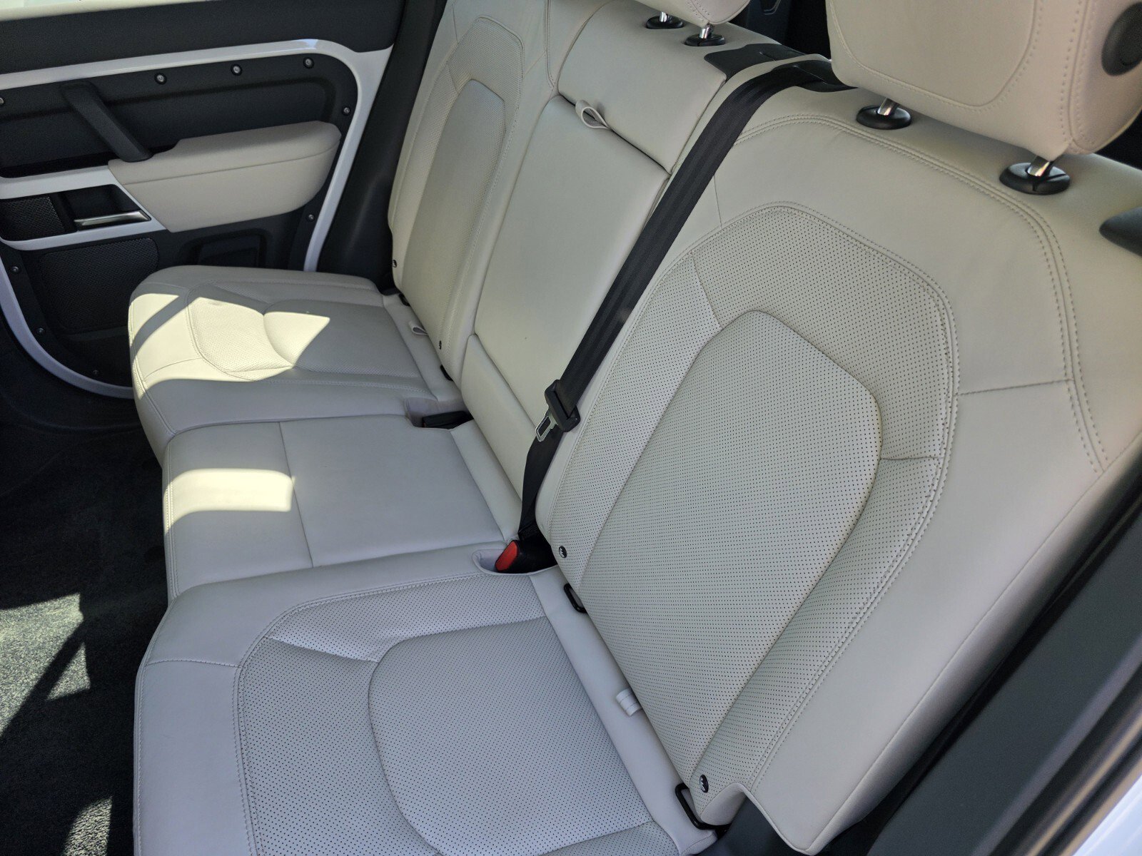 Used 2023 Land Rover Defender 110 SE AWD/4WD image 16