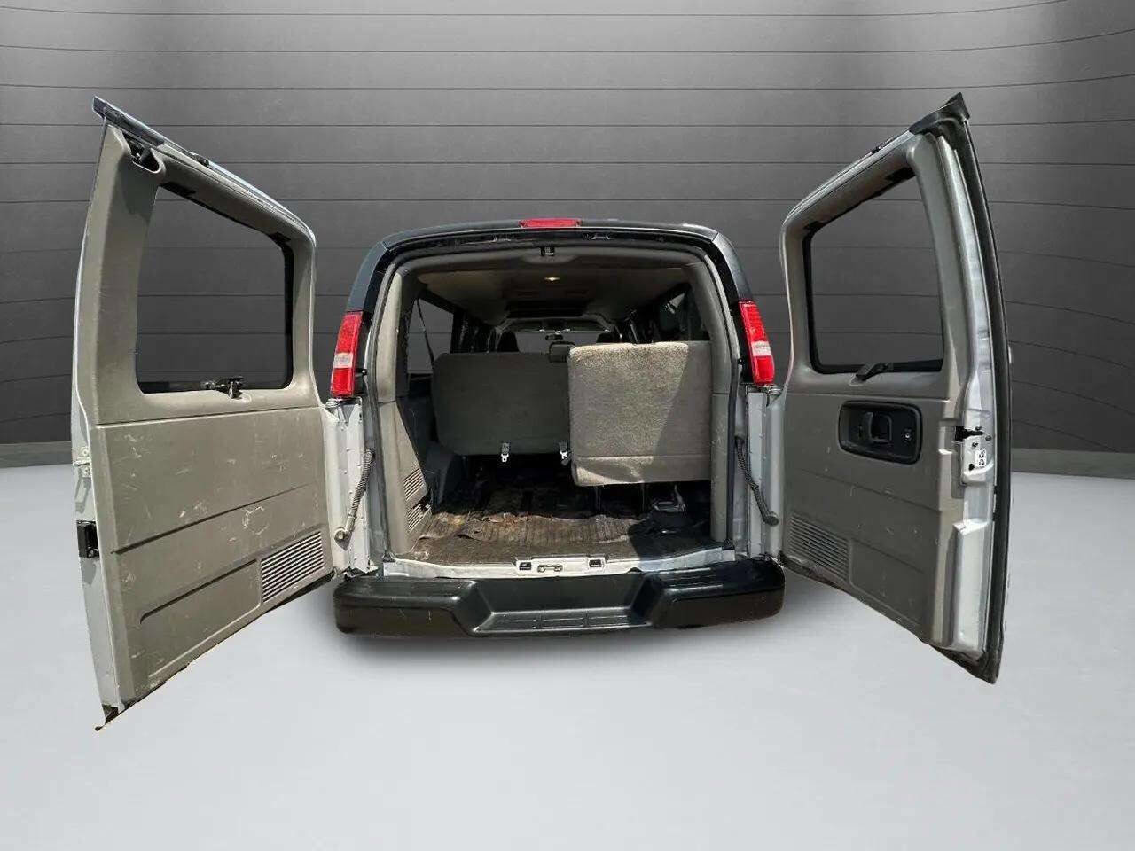 Used 2020 Chevrolet Express 3500 LS image 11