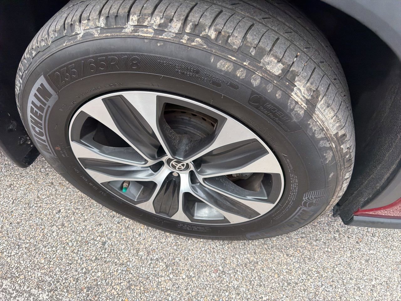 Used 2024 Toyota Highlander XLE FWD image 4