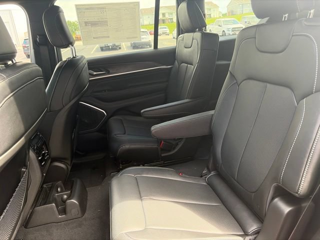 New 2026 Jeep Grand Cherokee L Limited AWD/4WD image 17