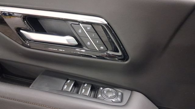 Used 2025 Chevrolet Tahoe High Country AWD/4WD image 37