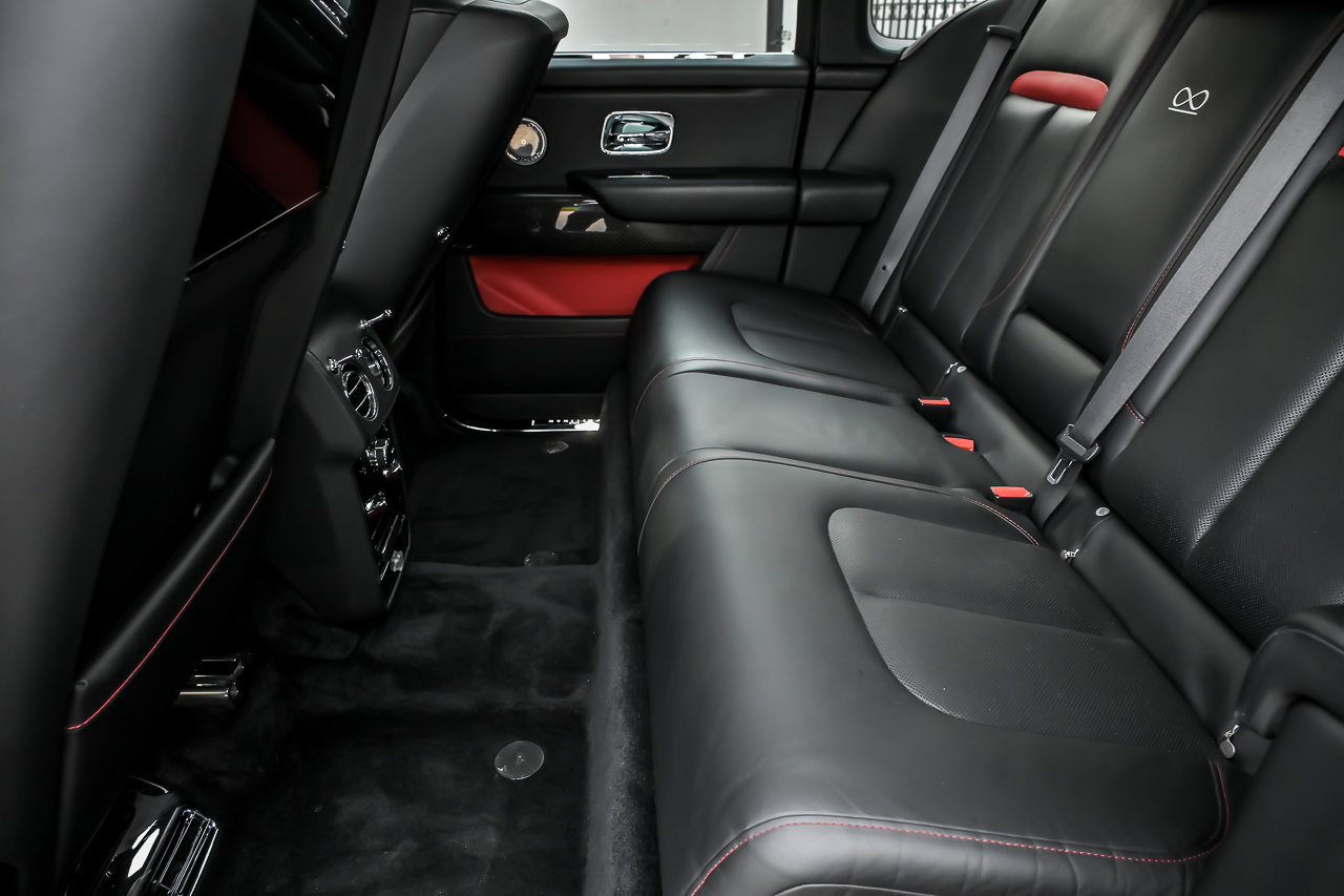 Used 2021 Rolls-Royce Cullinan Black Badge AWD/4WD image 27