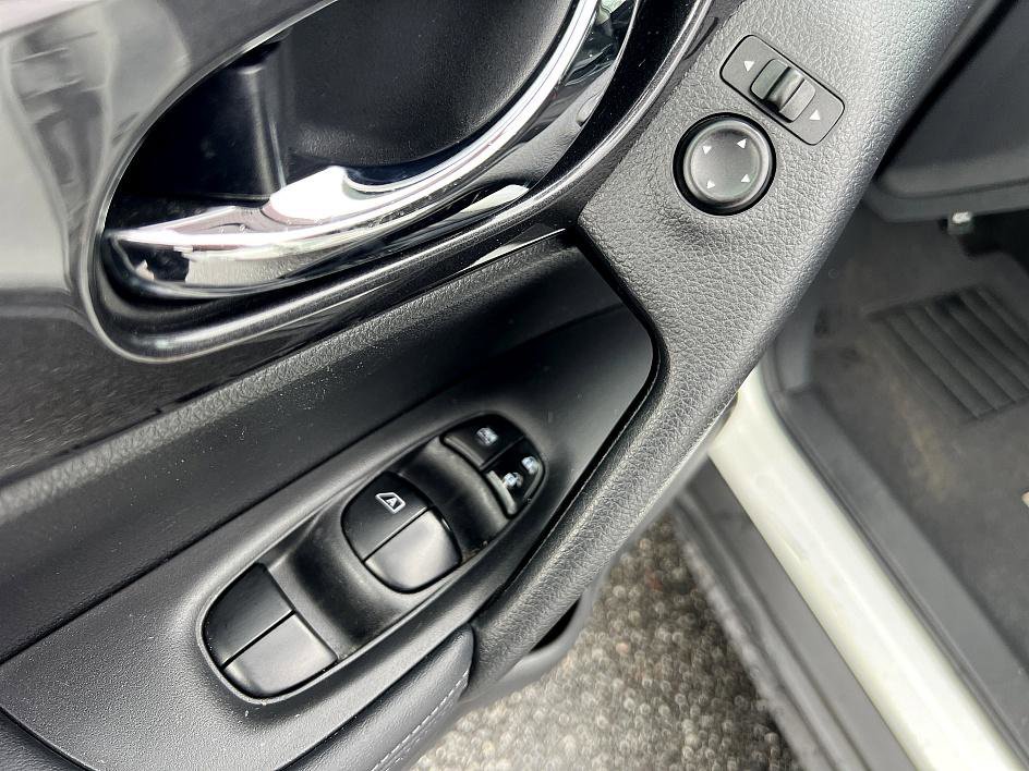 Used 2017 Nissan Rogue SV image 20