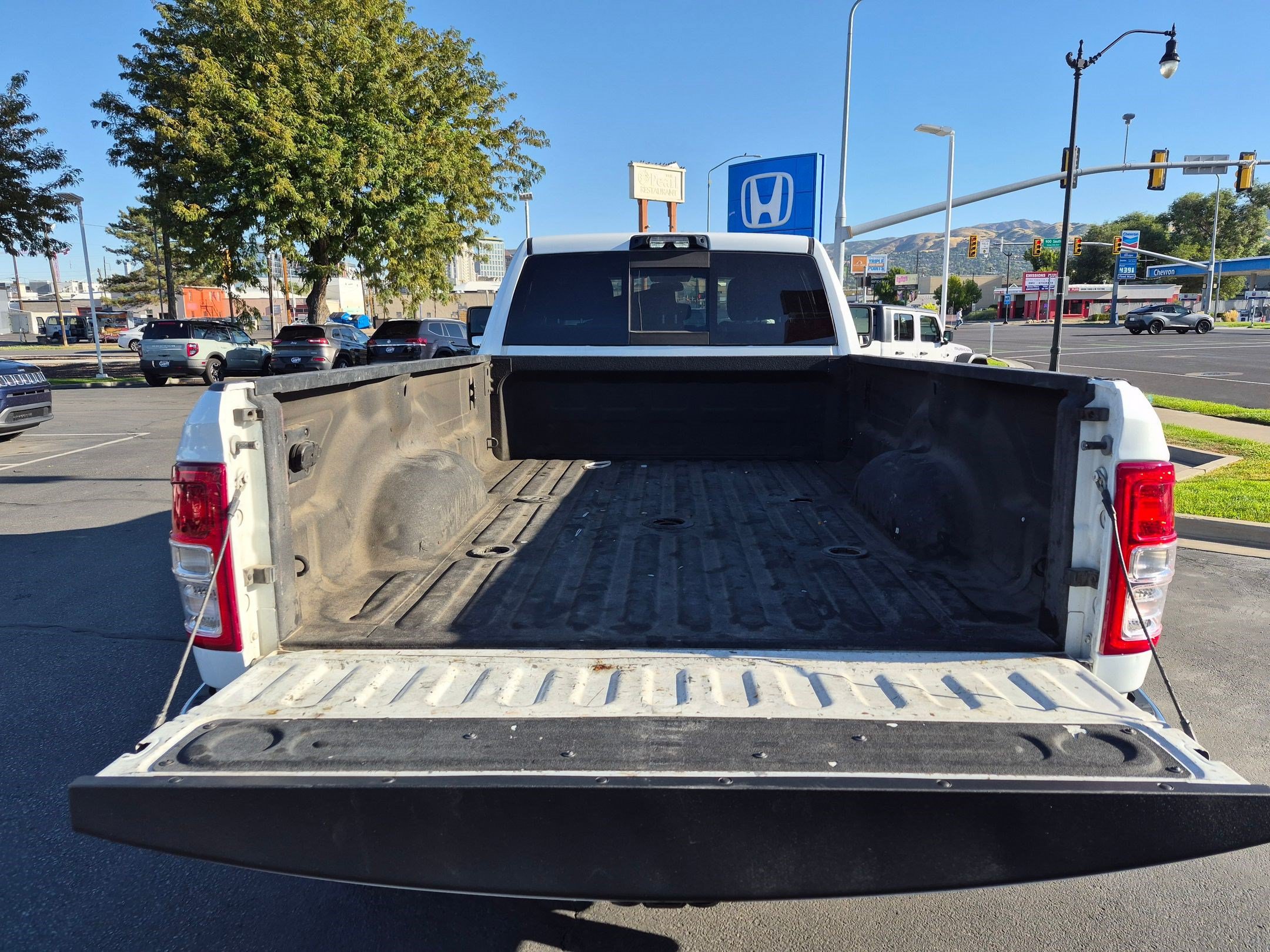 Used 2024 RAM 3500 Tradesman w/ Chrome Appearance Group AWD/4WD image 29