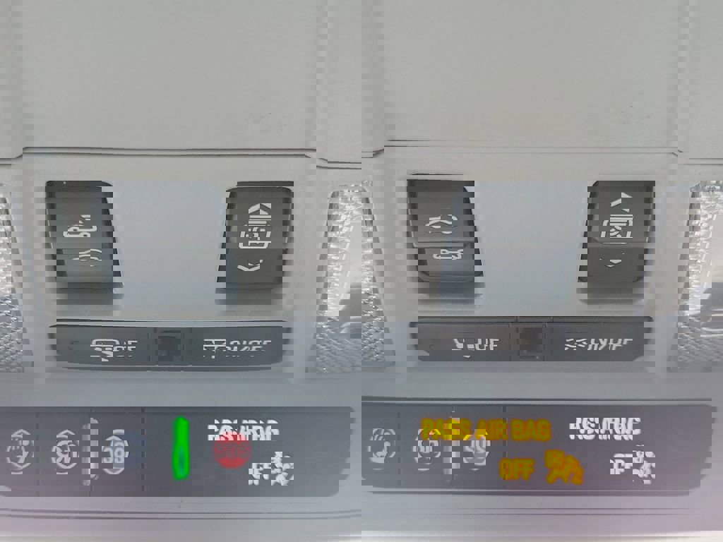 Used 2022 Chevrolet Malibu LT image 30