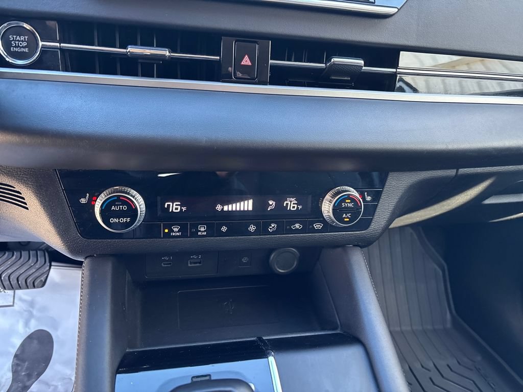 Used 2024 Mitsubishi Outlander SE Black Edition AWD/4WD image 17