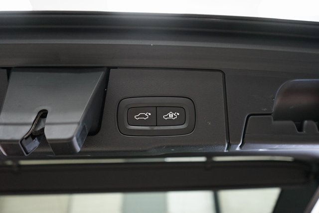 Used 2019 Volvo XC60 T5 Momentum w/ Multimedia Package image 56