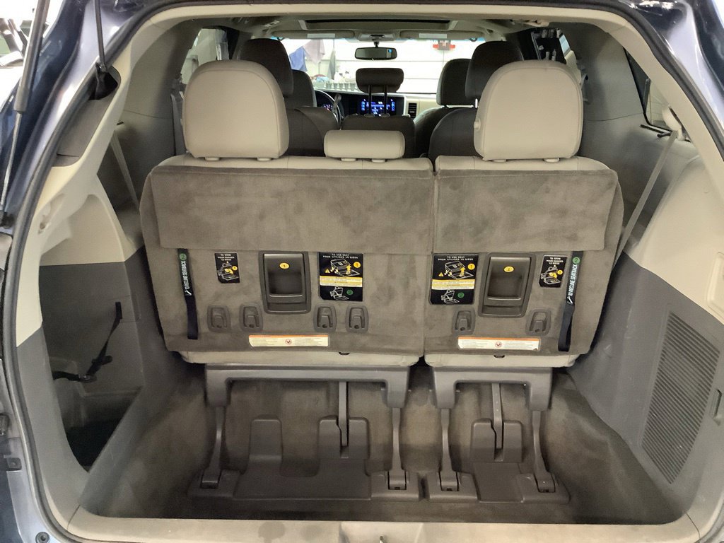 Used 2015 Toyota Sienna XLE FWD image 17