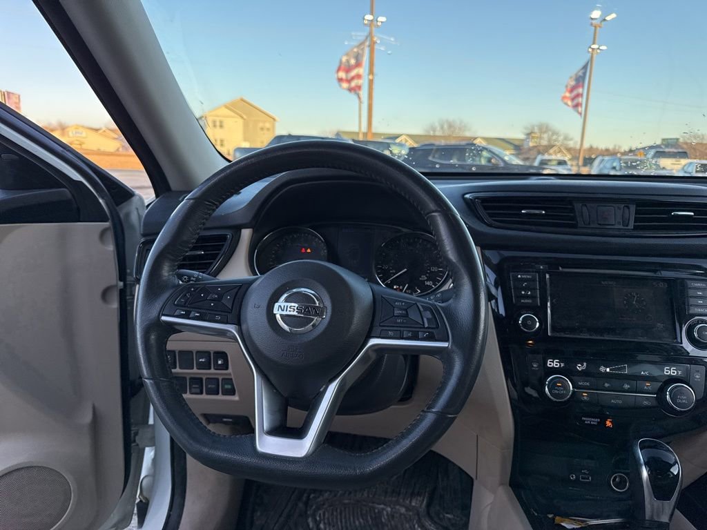 Used 2018 Nissan Rogue SV image 32