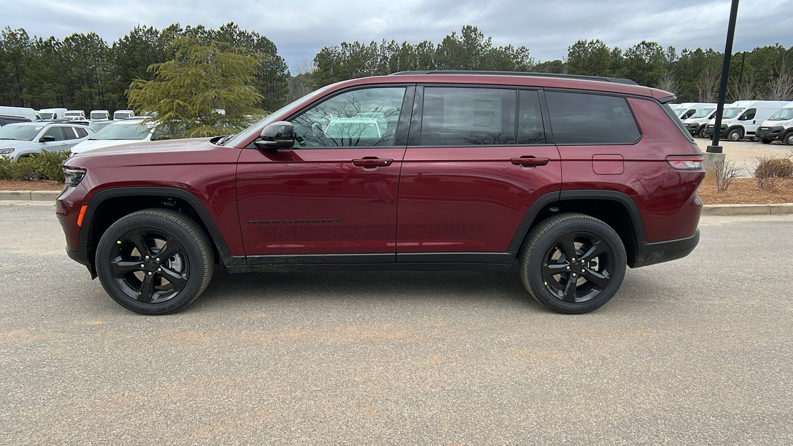 New 2025 Jeep Grand Cherokee L Altitude image 11