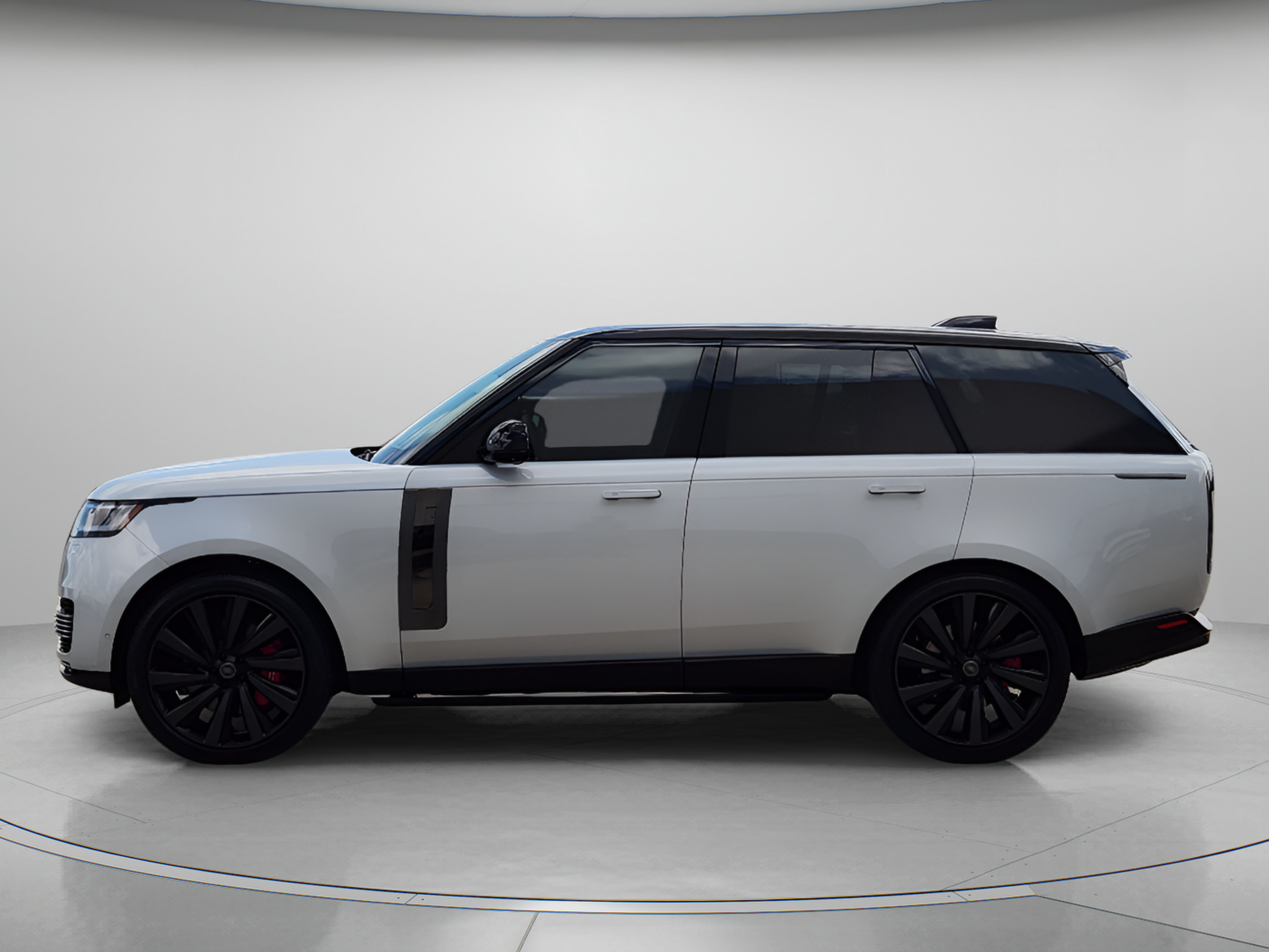 Certified 2025 Land Rover Range Rover SV AWD/4WD image 2