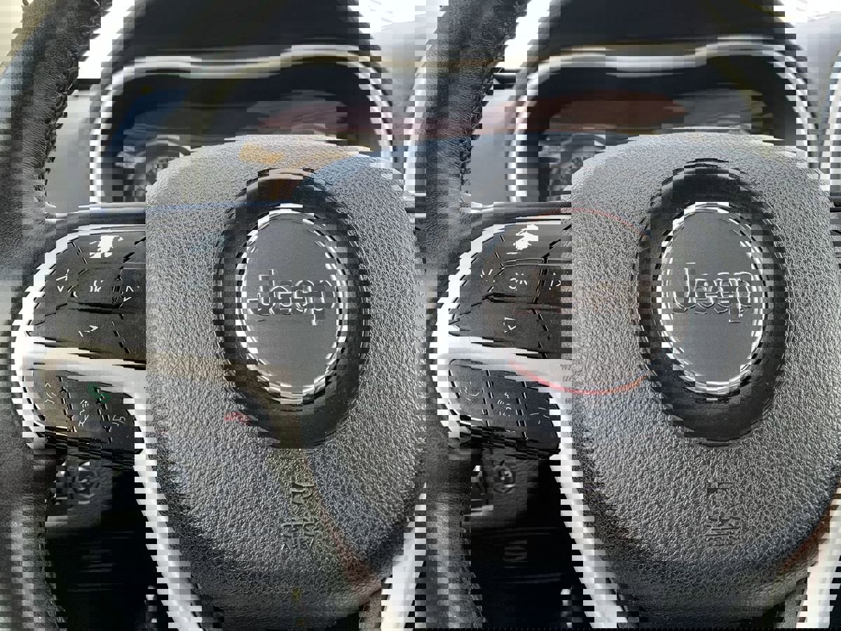 Used 2017 Jeep Cherokee Trailhawk w/ Comfort/Convenience Group image 18