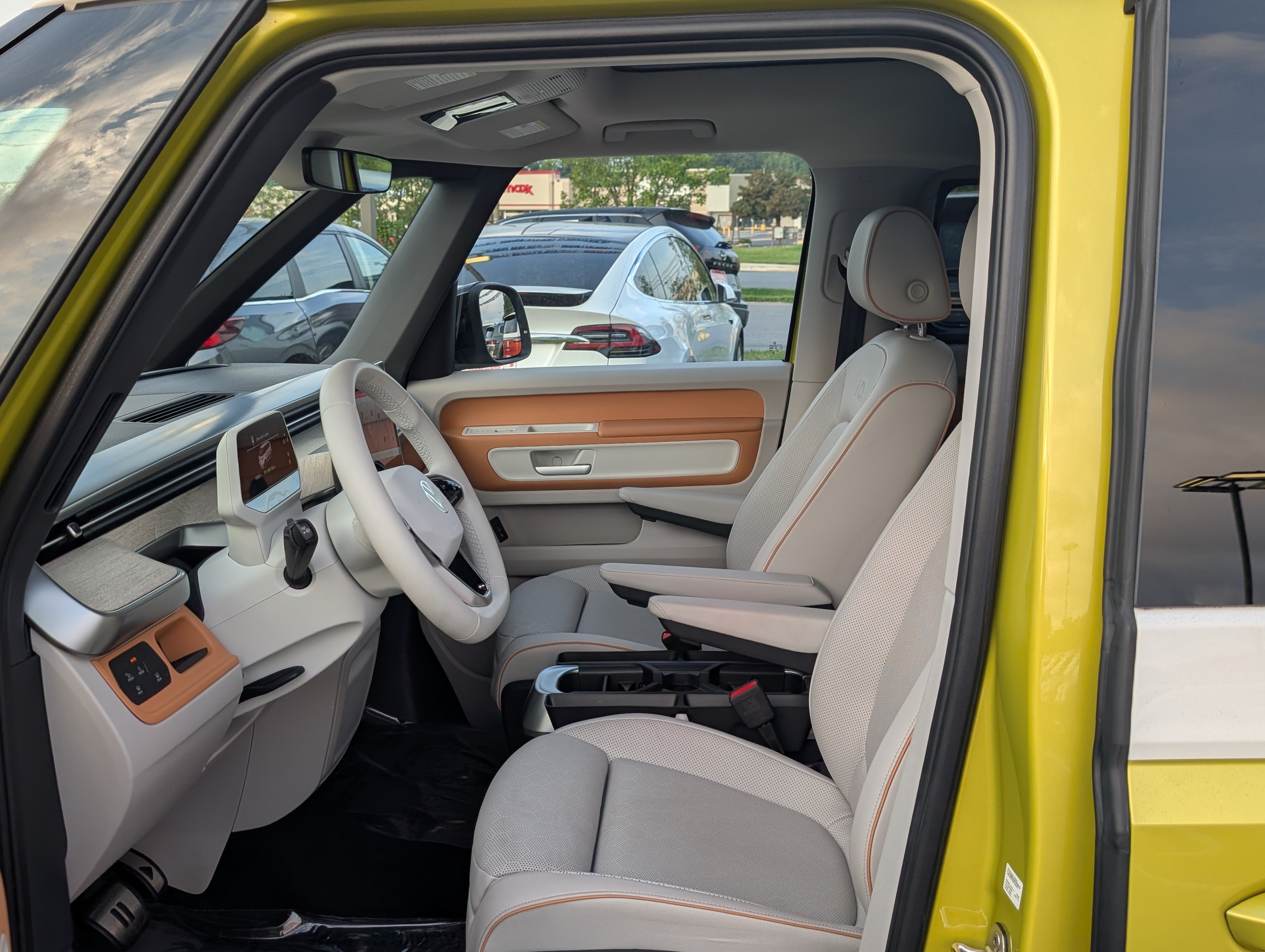 Used 2025 Volkswagen ID. Buzz 1st Edition w/ Cupholders Package AWD/4WD image 18