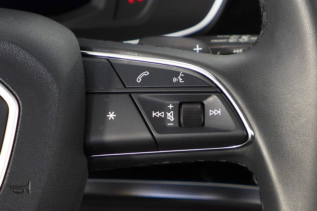 Used 2025 Audi Q3 2.0T Premium w/ Black Optic Sport Package image 29