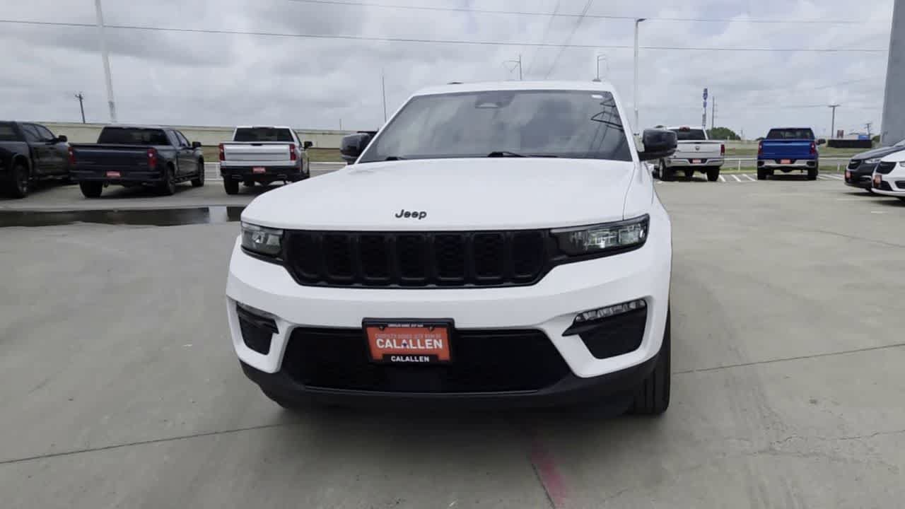 Used 2023 Jeep Grand Cherokee Limited w/ Black Appearance Package AWD/4WD image 3
