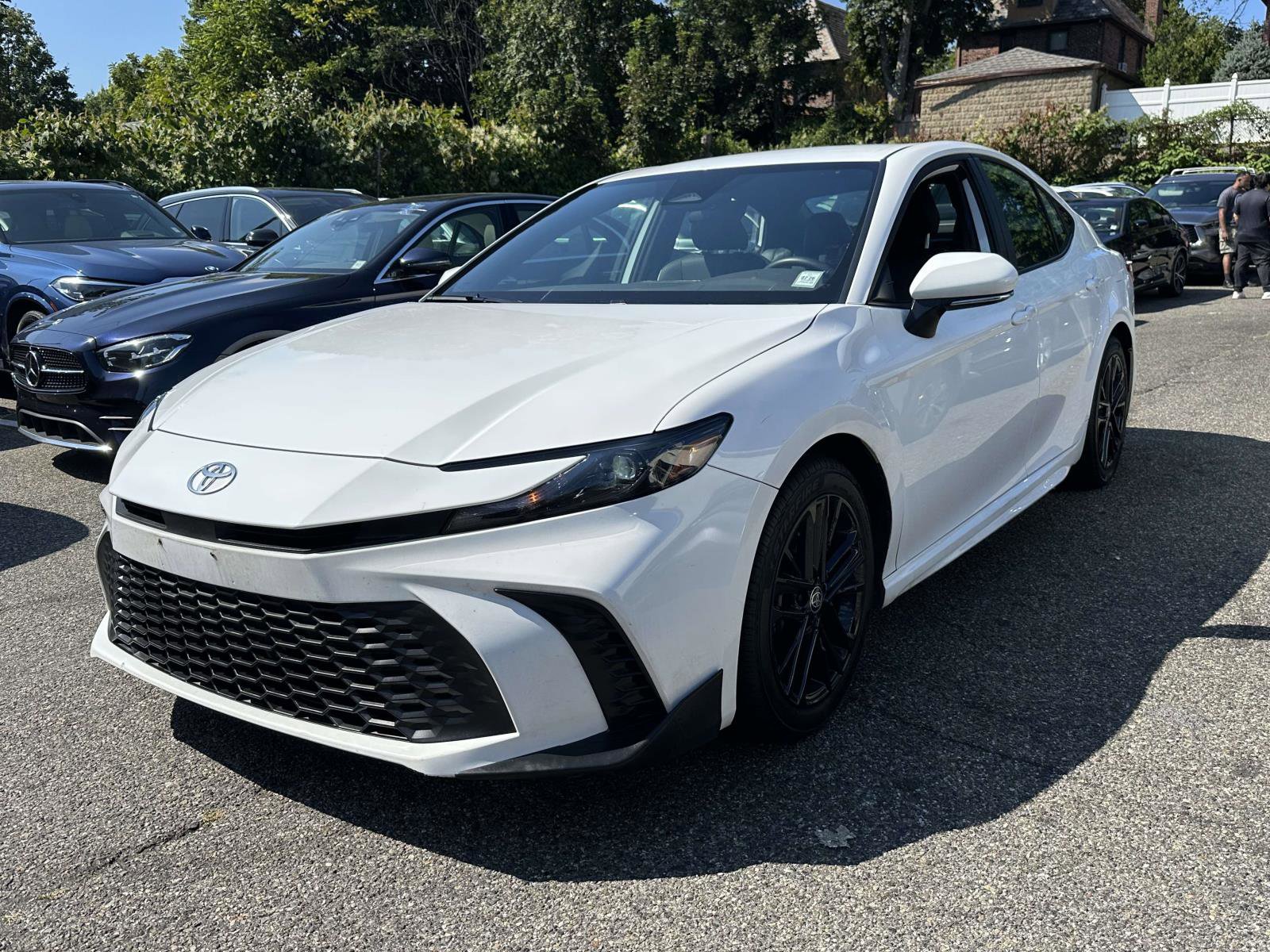 Used 2025 Toyota Camry SE image 6