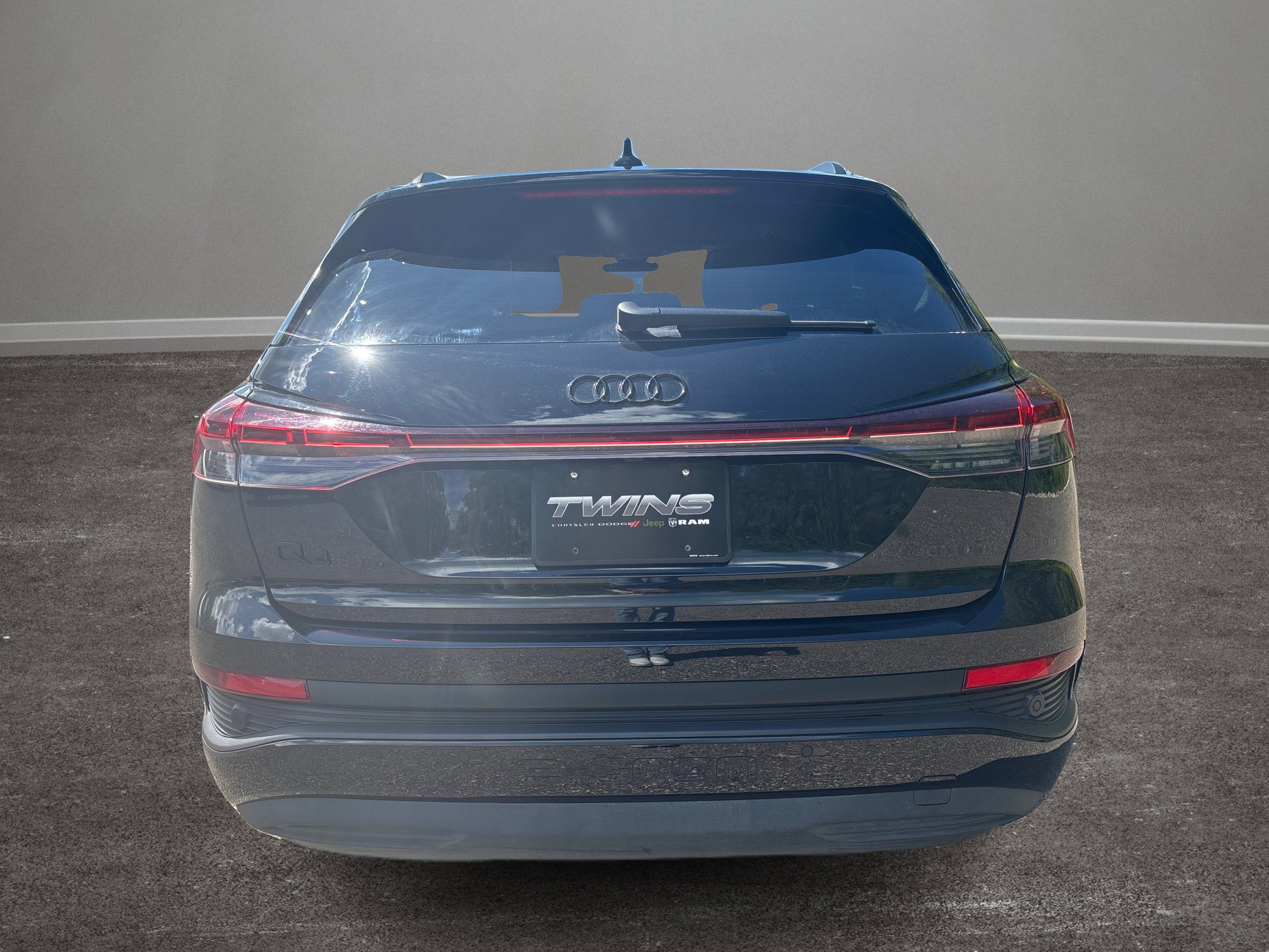 Used 2025 Audi Q4 e-tron Premium Plus image 30