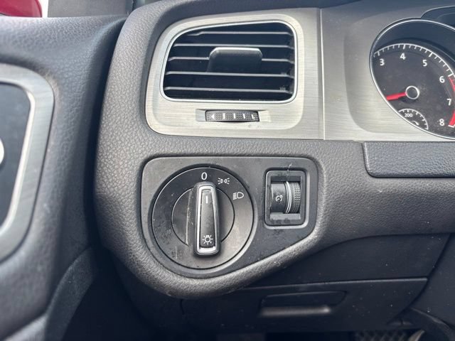 Used 2015 Volkswagen Golf 4-Door FWD image 15