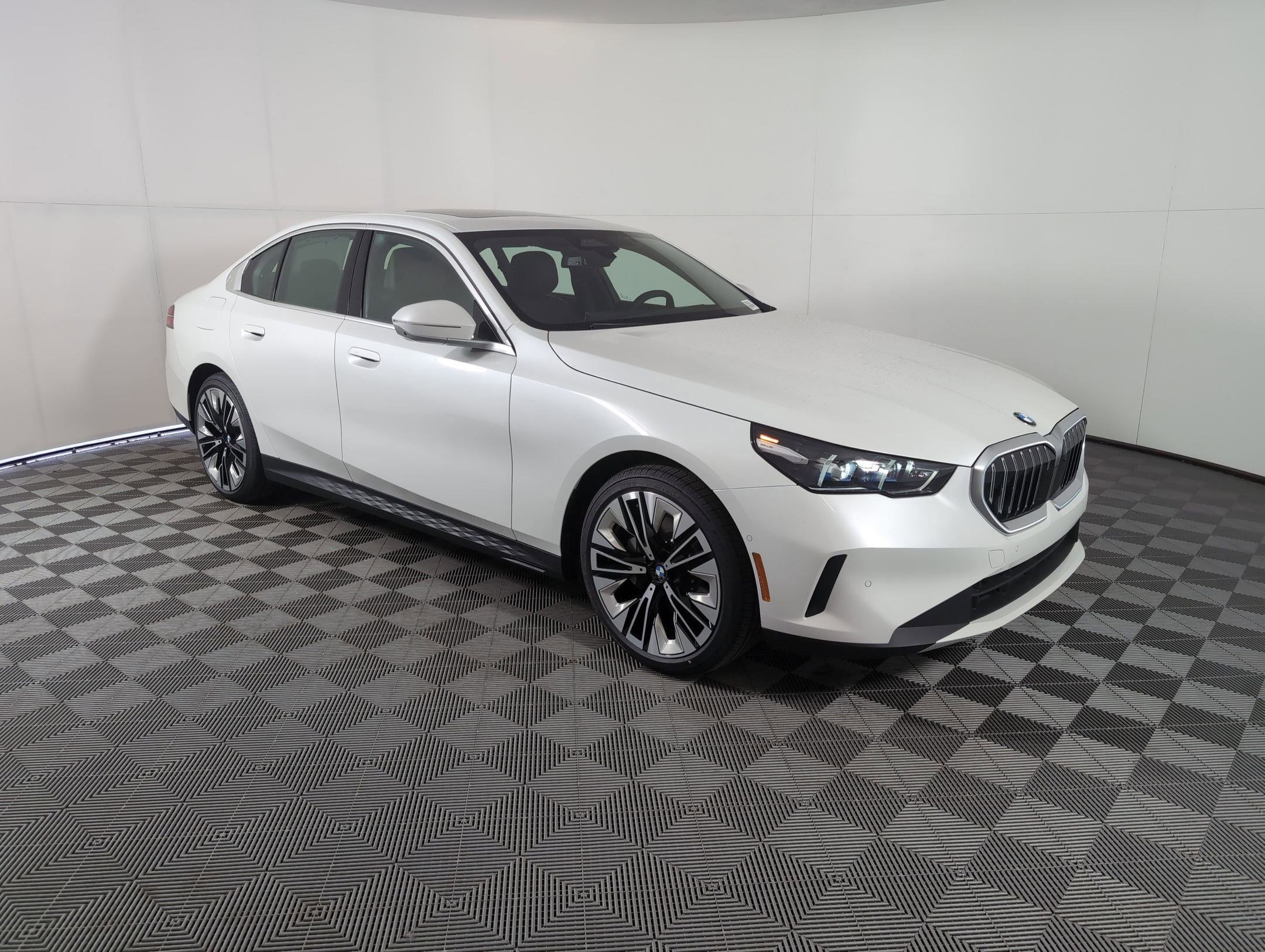 Used 2026 BMW 530i w/ Premium Package image 6