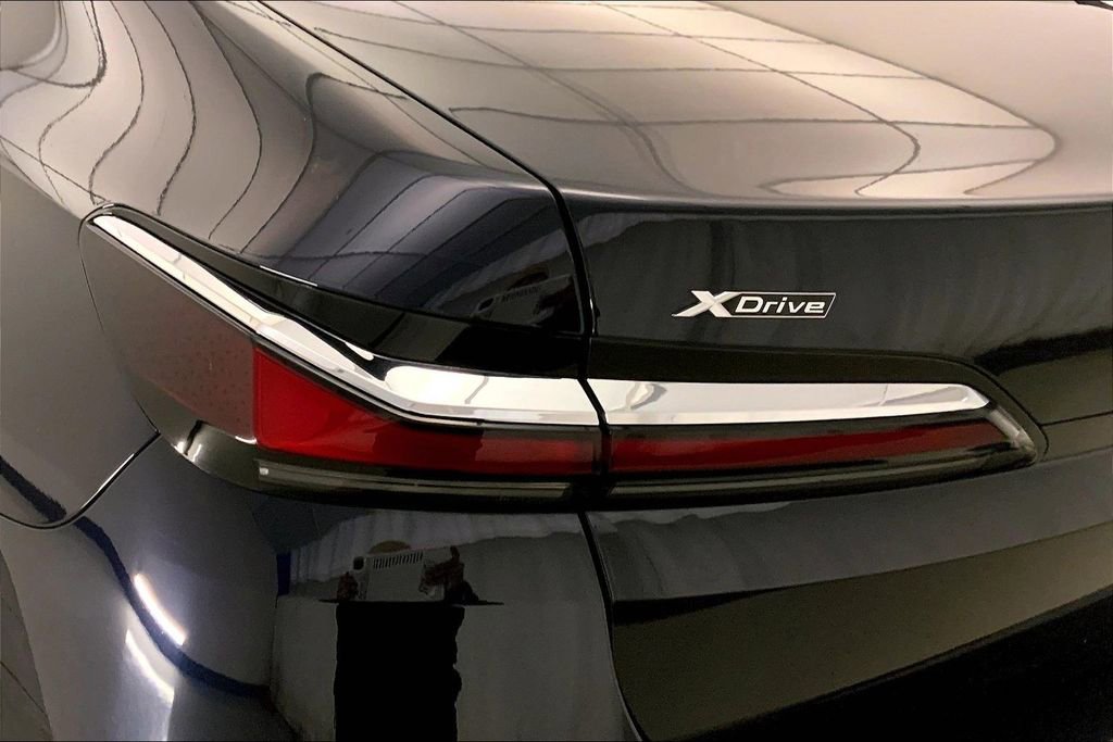 Used 2025 BMW 740i xDrive image 27
